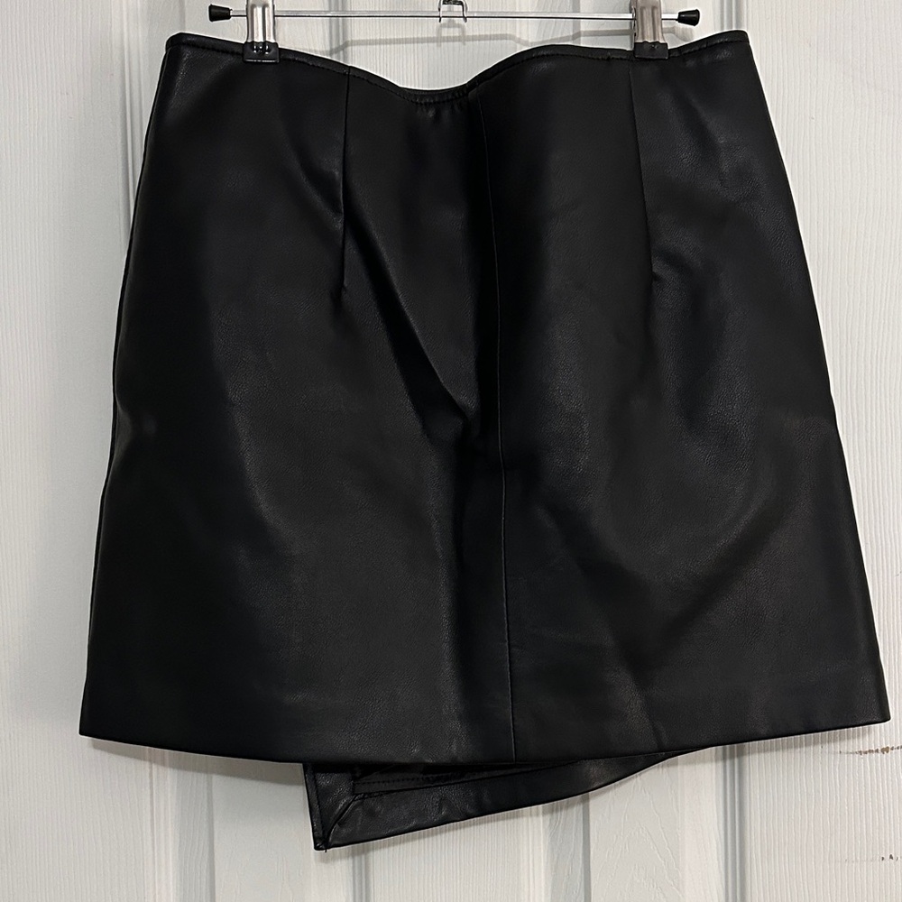 Blank NYC Black Faux Leather Mini Skirt - Picture 2 of 3